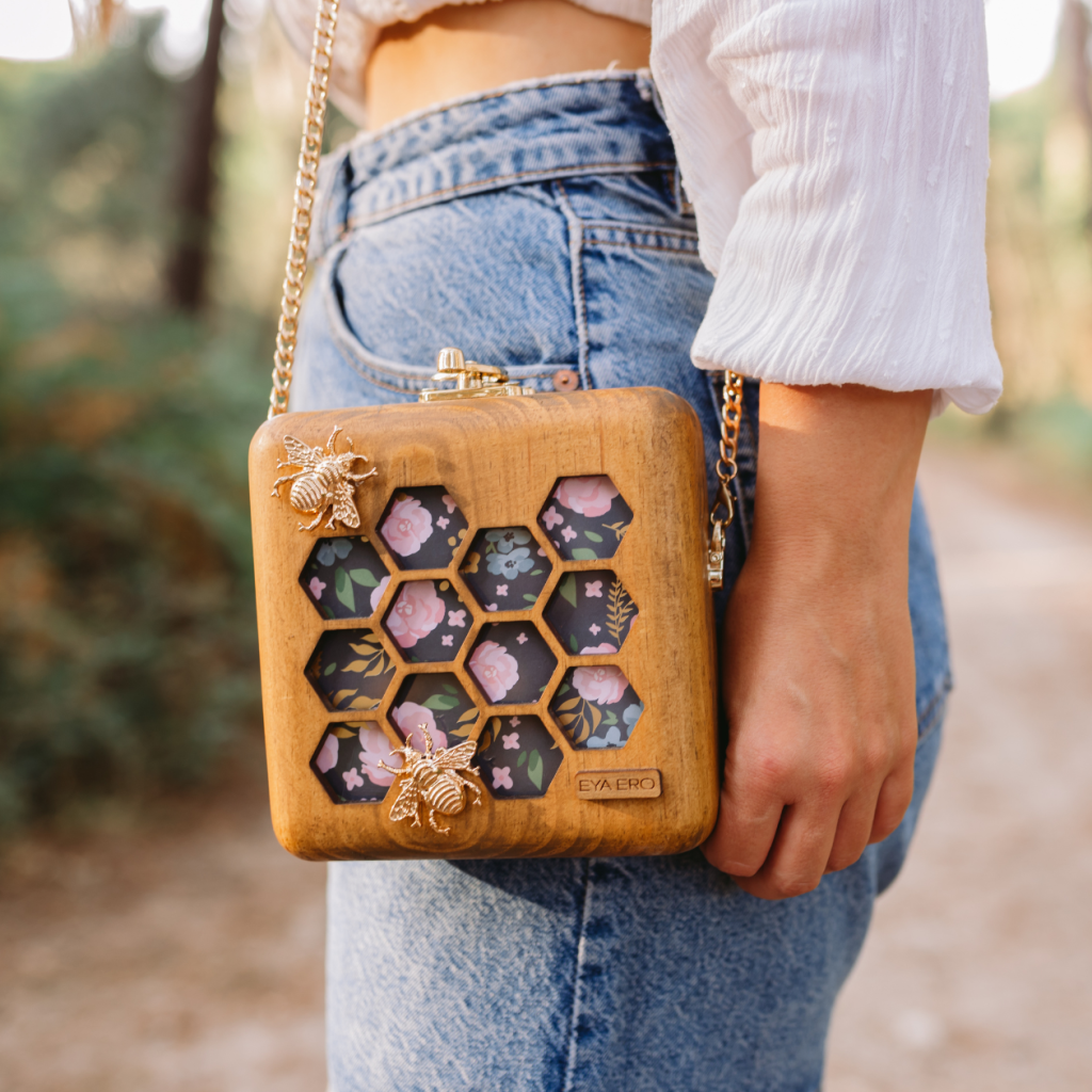 ENJAMBRE Bolso de madera panal abejas (7)